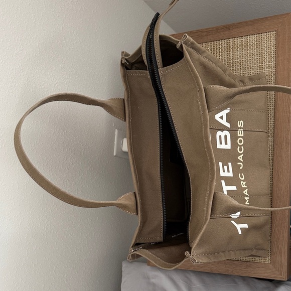 Marc Jacobs Sage Green color Medium Tote Bag - Picture 10 of 10